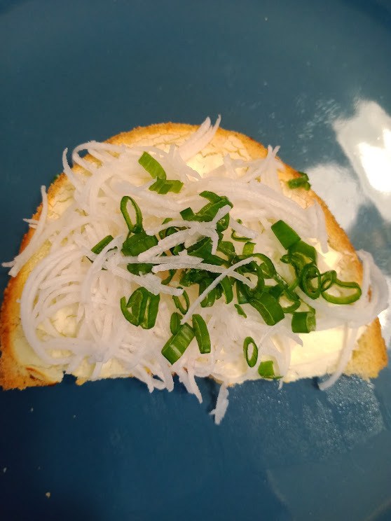 tartine apéritive aux navets rapés